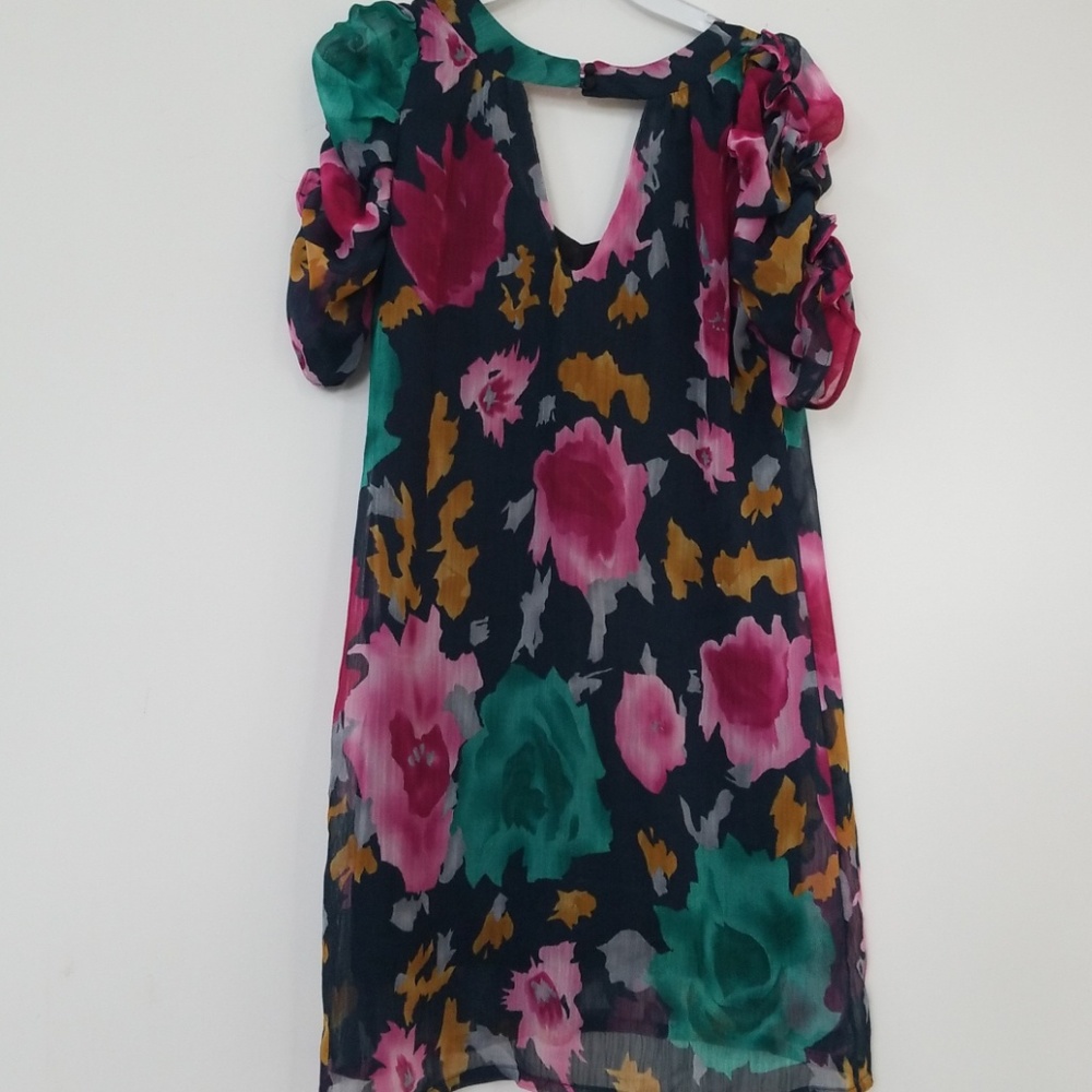 Goregous Floral dress - Picture 2 of 4